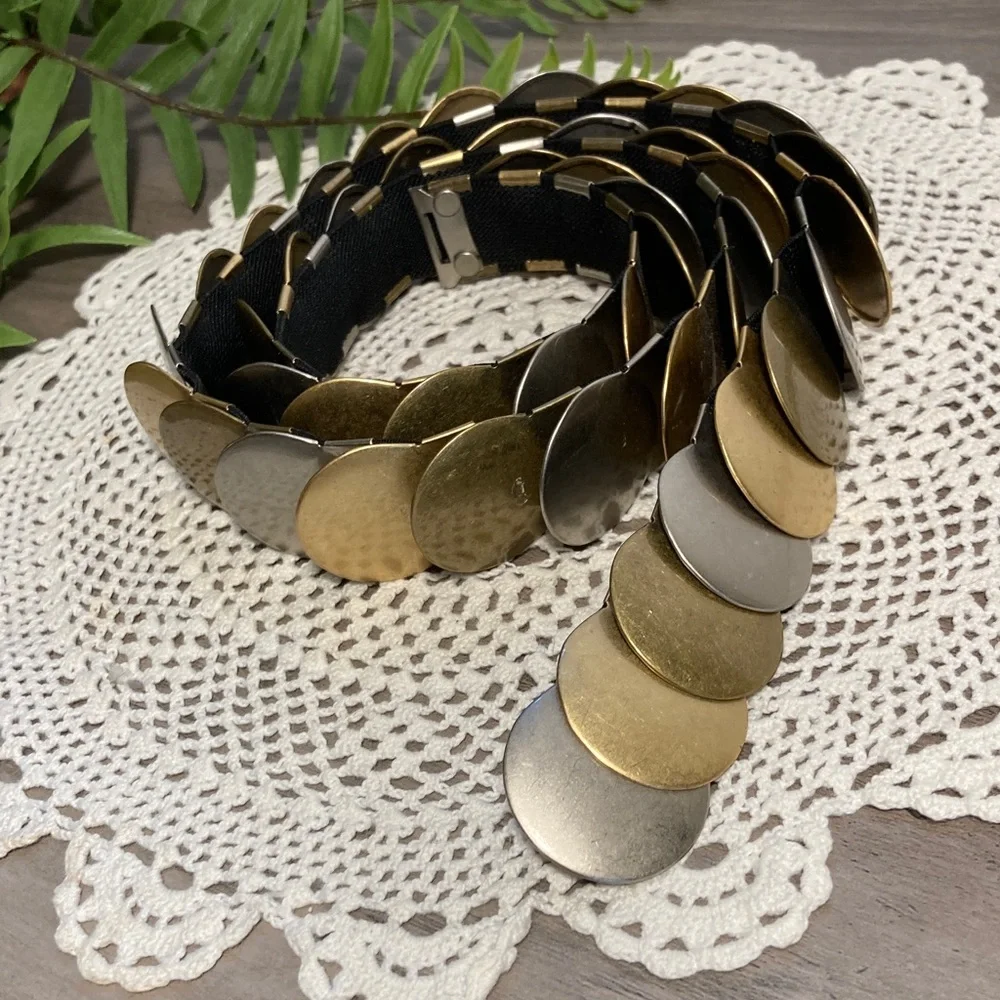 Vintage Circle Disk Medallion Stretch Belt Metallic